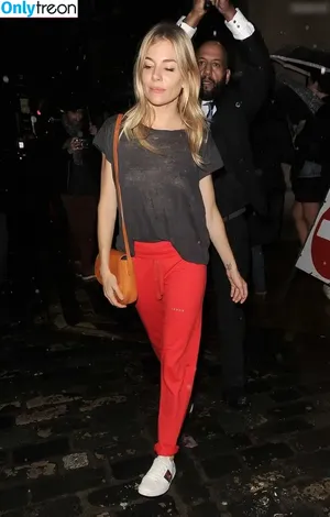 Sienna Miller / siennamillerfree / siennaonline / siennathing nude photo #0603