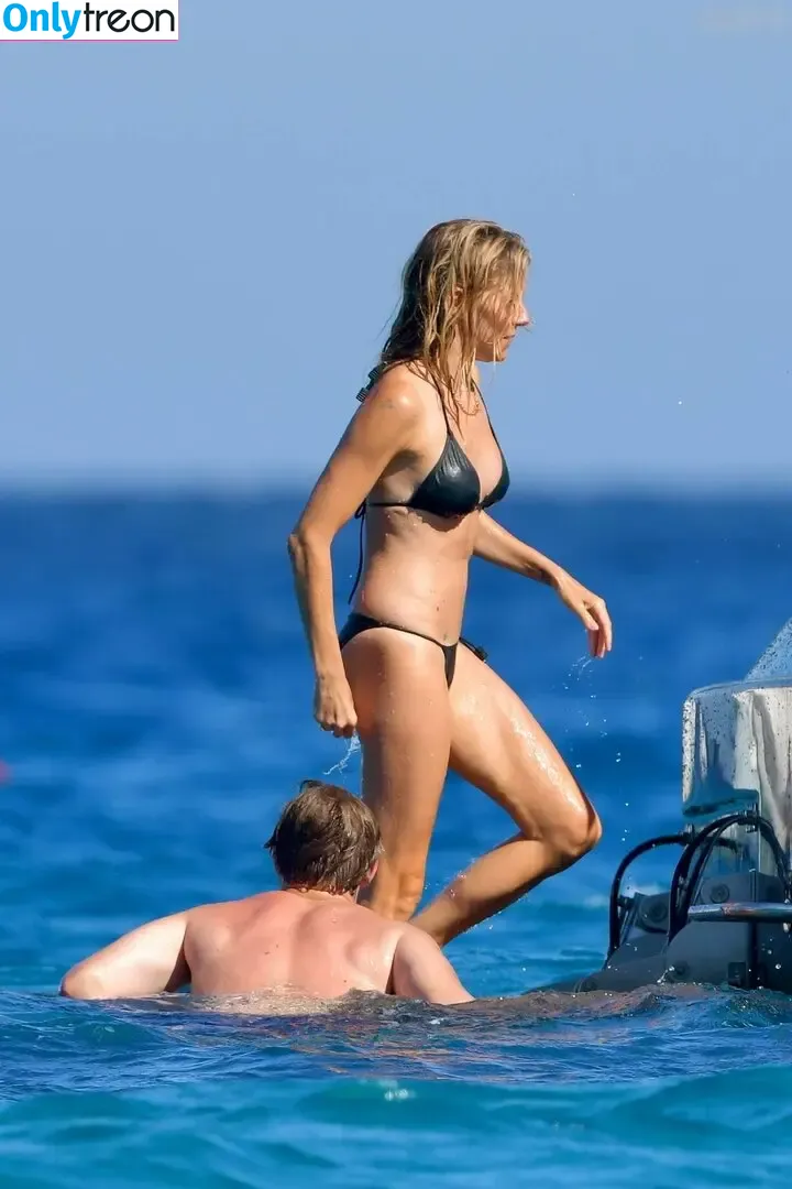 Sienna Miller nude photo #0621 (siennamillerfree / siennaonline / siennathing)