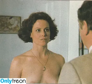 Sigourney Weaver / sigourney.weaver.242 nude photo #0129