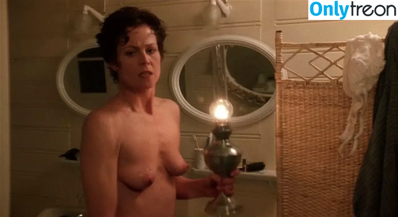 Sigourney Weaver nude photo #0131 (sigourney.weaver.242)