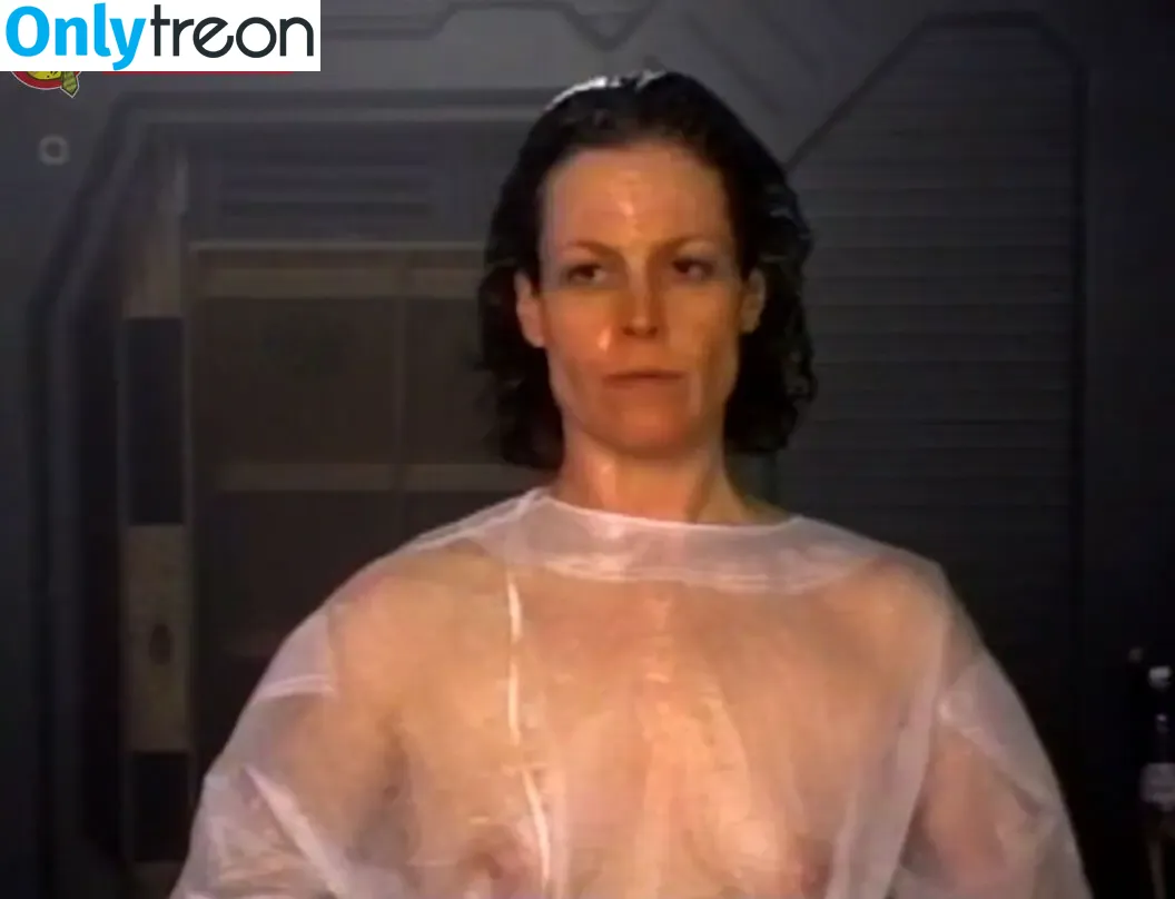 Sigourney Weaver nude photo #0139 (sigourney.weaver.242)