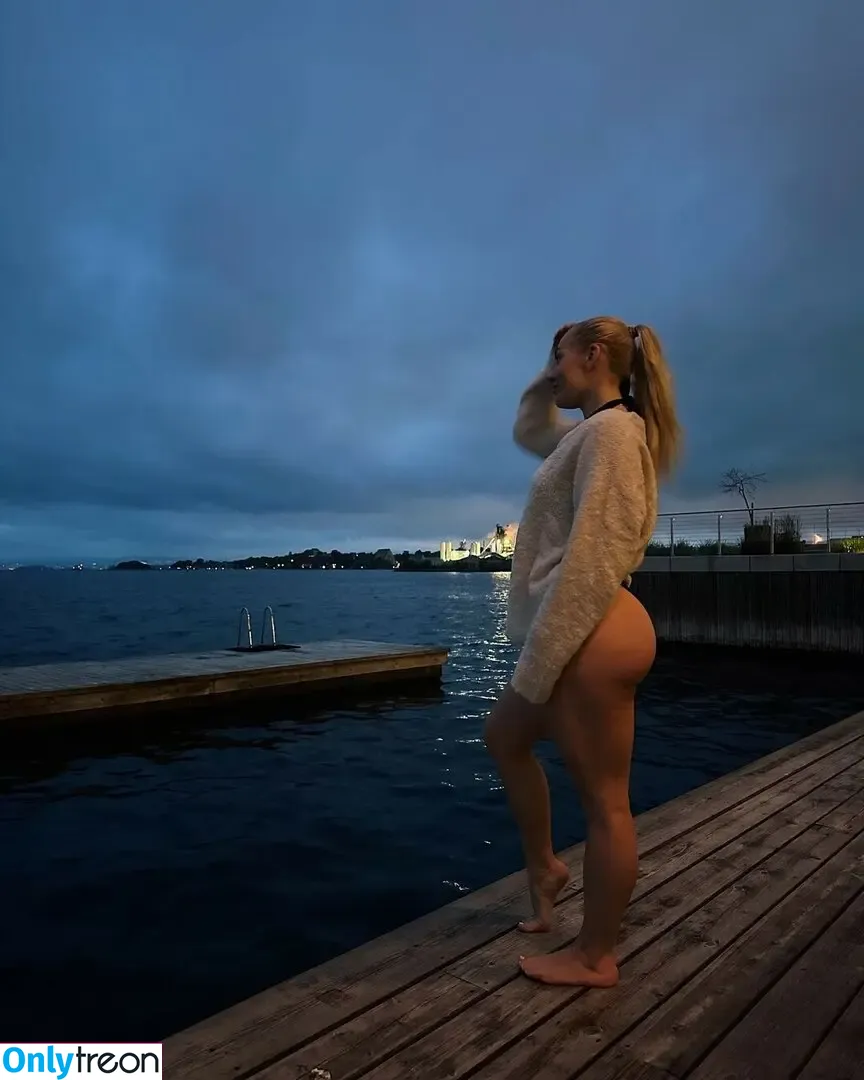 Silje Fredsvik nude photo #0042 (Lagerqvist / siljefredsvikl)