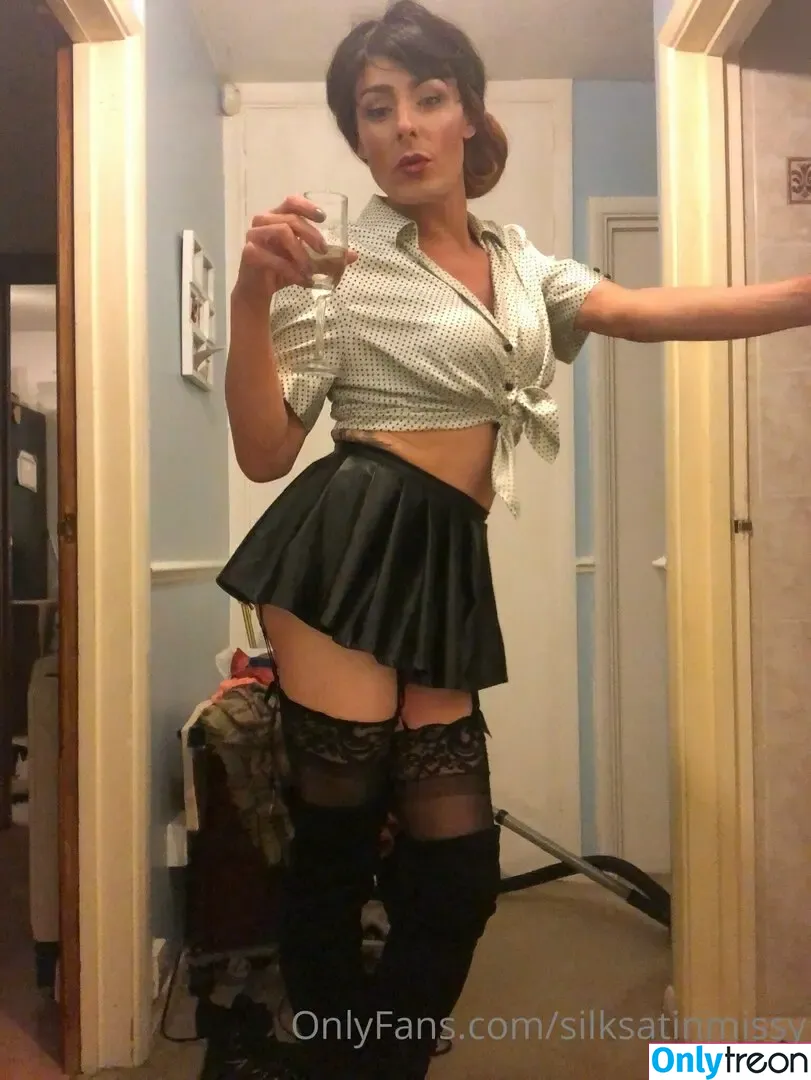 silksatinmissy nude photo #0005 (silksatinmissy)