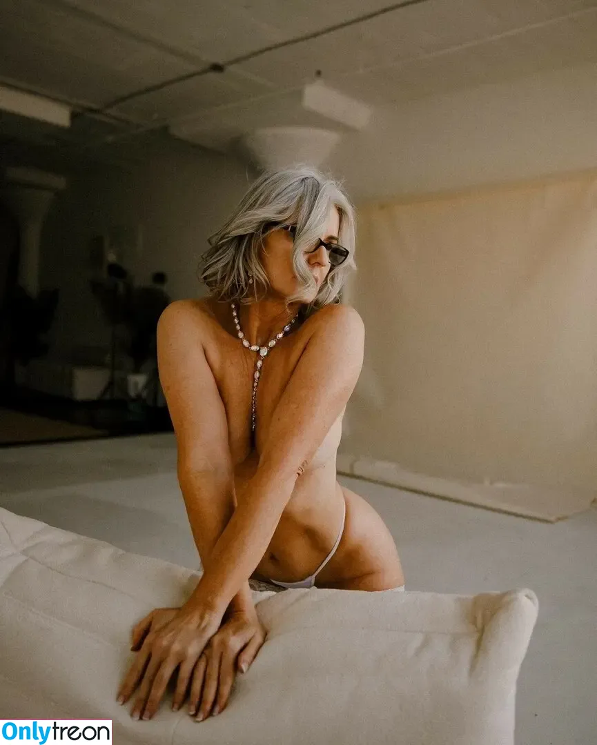 Silver Beauty Jennifer nude photo #0019 (silverbeauty.jennifer / silverbeauty_xo)