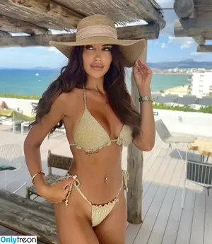 Simona Leskovska / simileskovska nude photo #0002