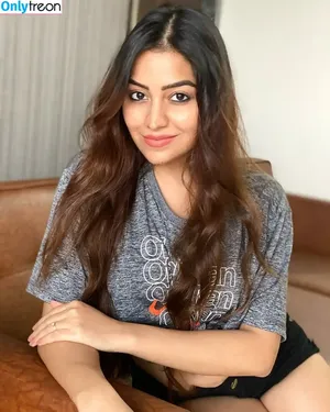 Simran Kaur / simrankonly / symrann.k nude photo #0086