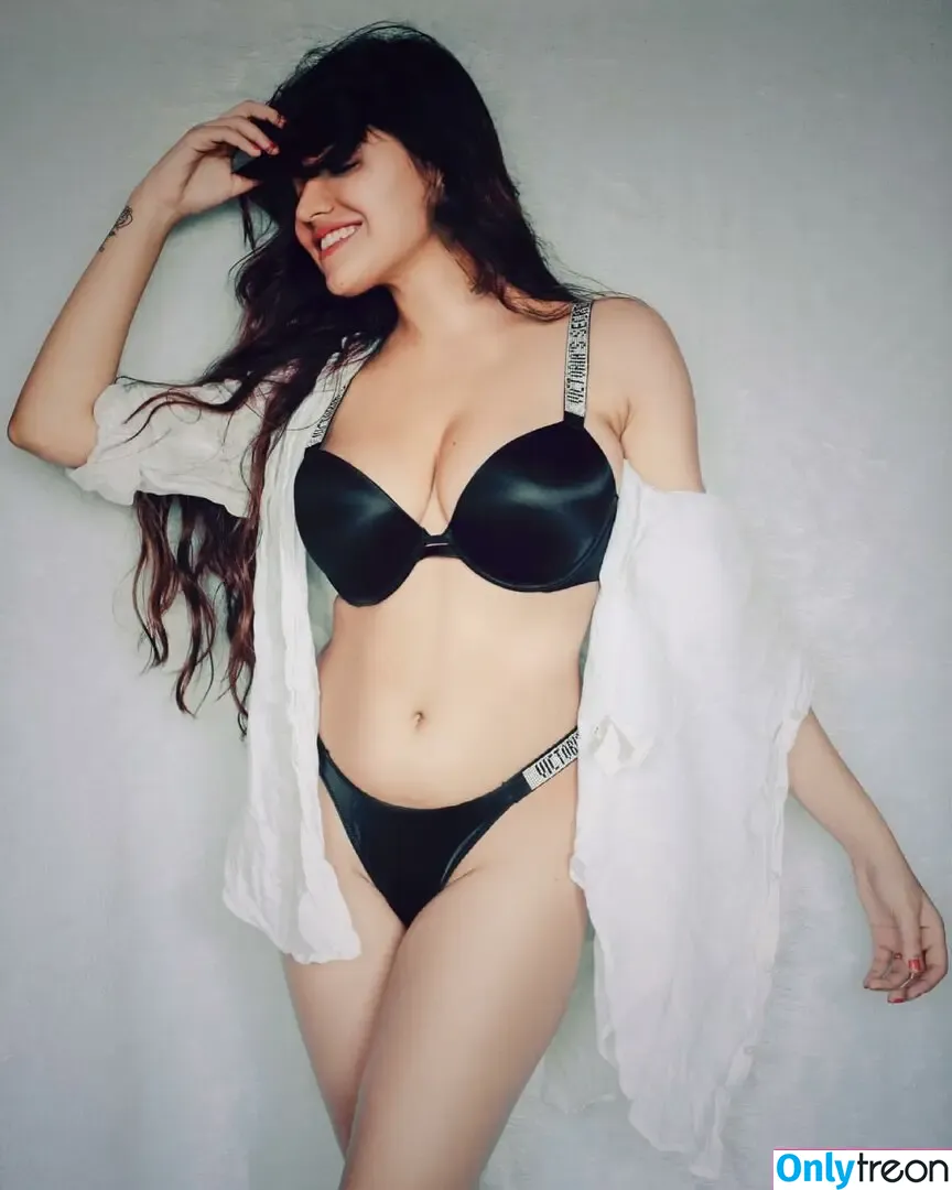 Simran Kaur nude photo #0103 (simrankonly / symrann.k)