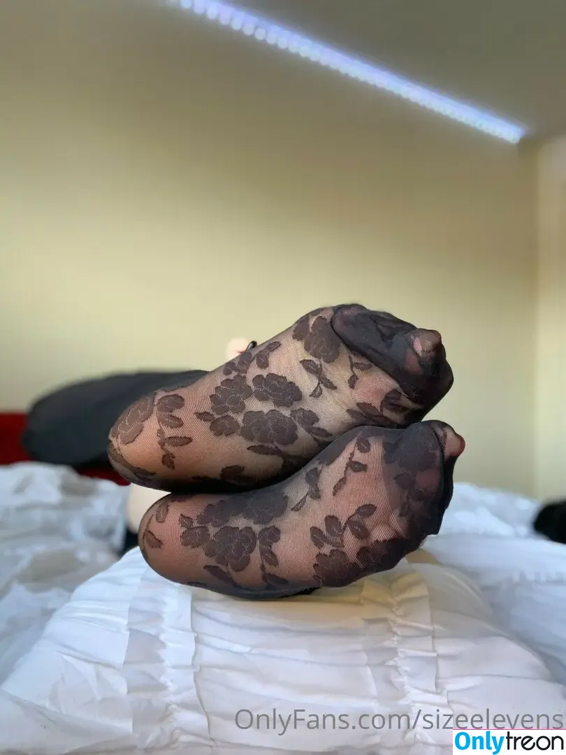 Sizeelevens nude photo #0199 (robinharrisjr)