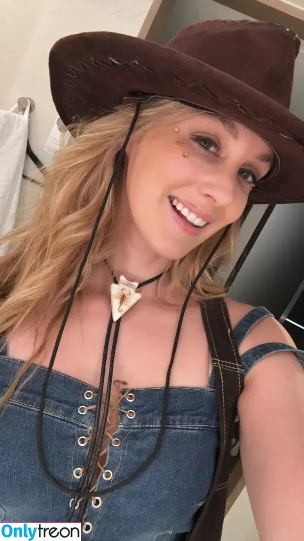 Sjokz nude photo #1488 (Eefje Depoortere / eefjah)
