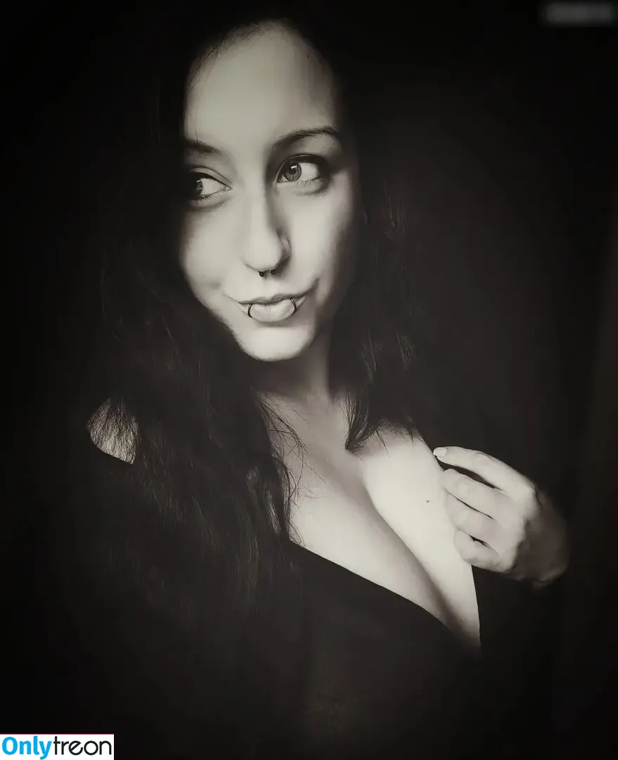 Skelli nude photo #0030 (skelli_ontour)
