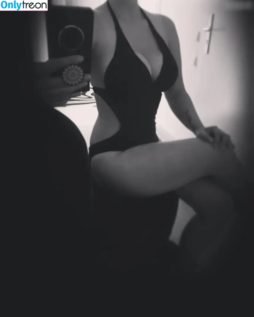 Skelli nude photo #0062 (skelli_ontour)