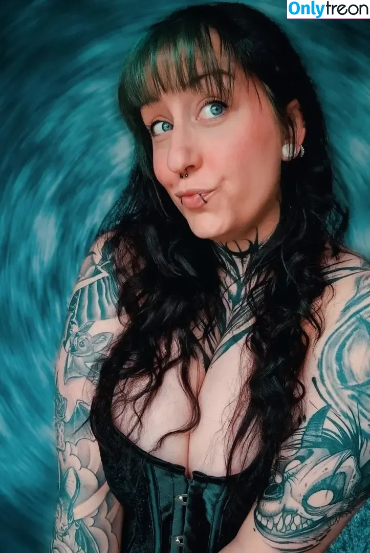 Skelli nude photo #0210 (skelli_ontour)