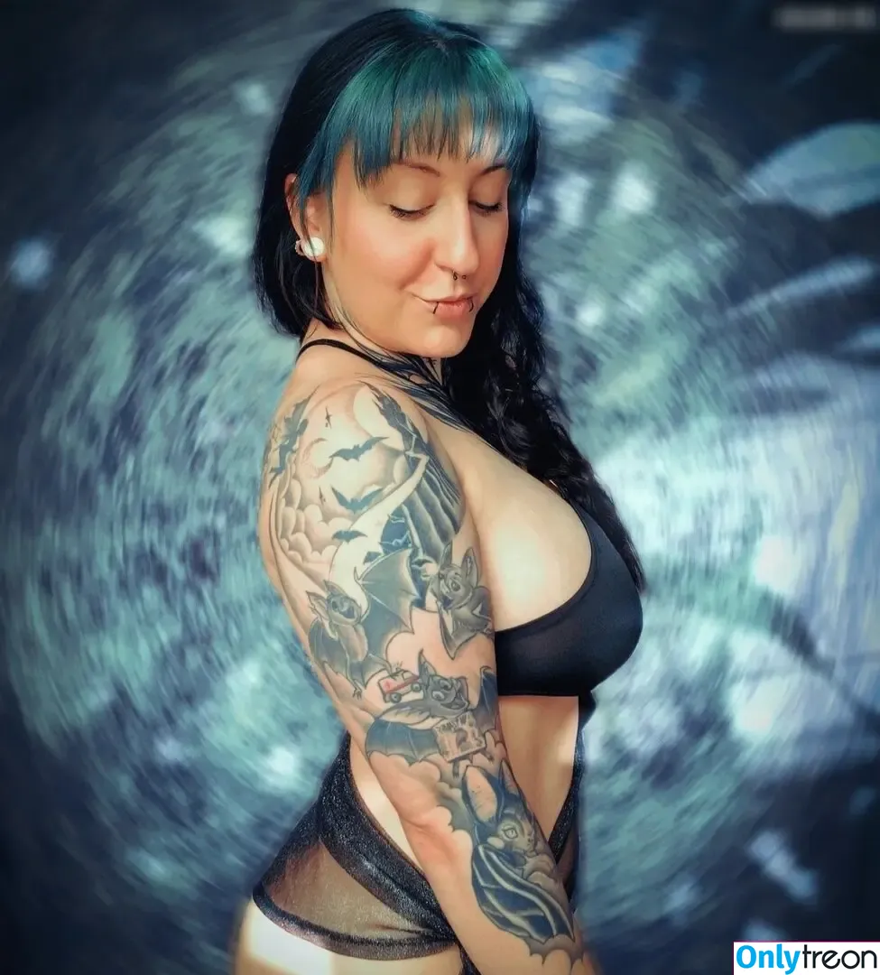 Skelli nude photo #0211 (skelli_ontour)