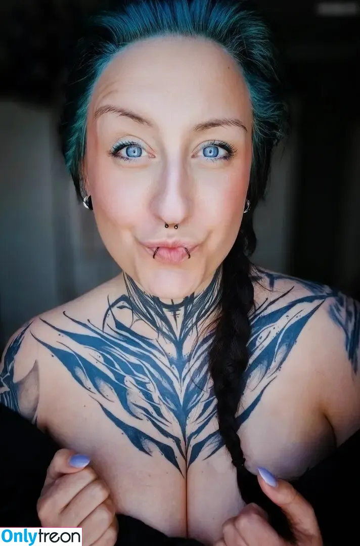 Skelli nude photo #0221 (skelli_ontour)