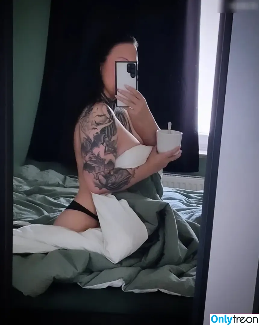 Skelli nude photo #0223 (skelli_ontour)