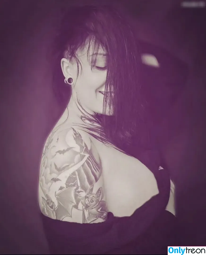Skelli nude photo #0224 (skelli_ontour)