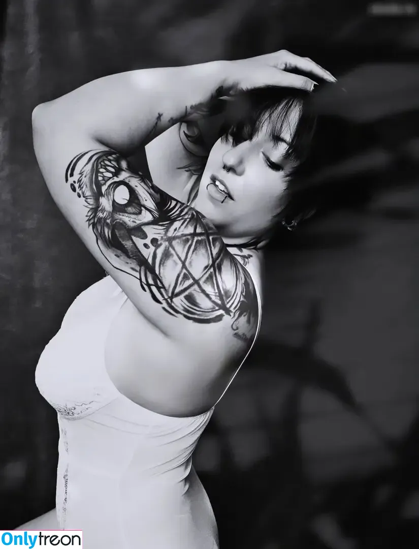 Skelli nude photo #0231 (skelli_ontour)