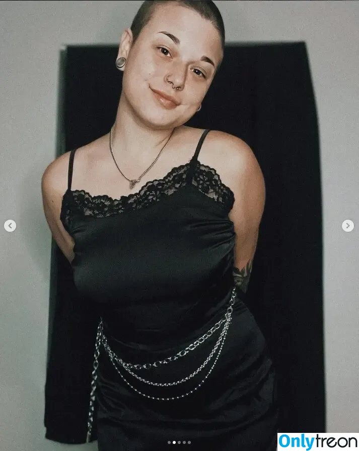 Skyeee_xx nude photo #0002 ( / Skyexxx / _SkyeXxX_ / _xrottenskyex_)