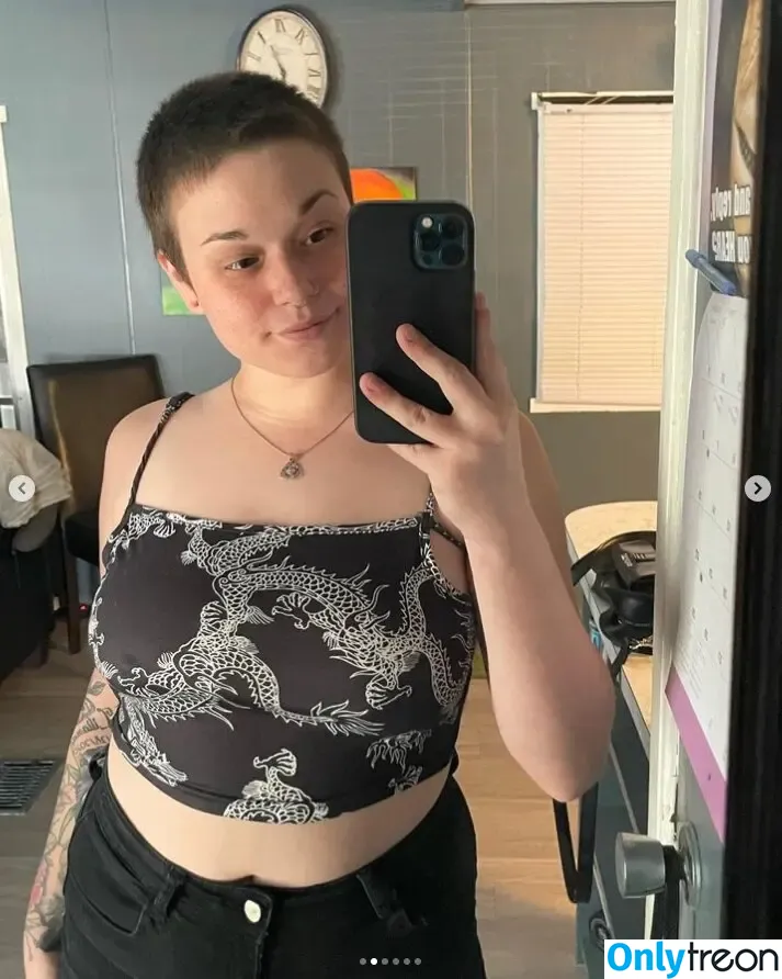 Skyeee_xx nude photo #0005 ( / Skyexxx / _SkyeXxX_ / _xrottenskyex_)