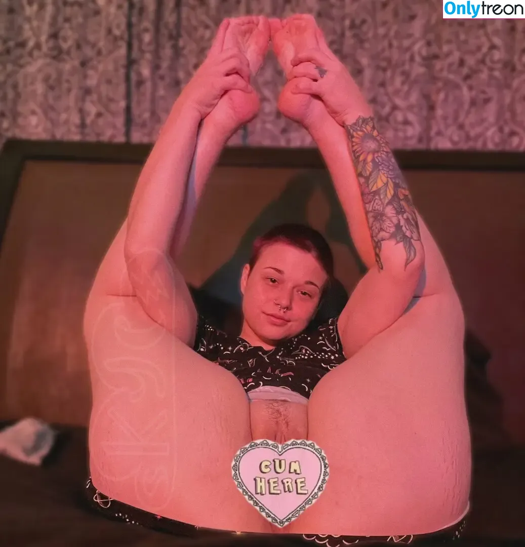 Skyeee_xx nude photo #0028 ( / Skyexxx / _SkyeXxX_ / _xrottenskyex_)