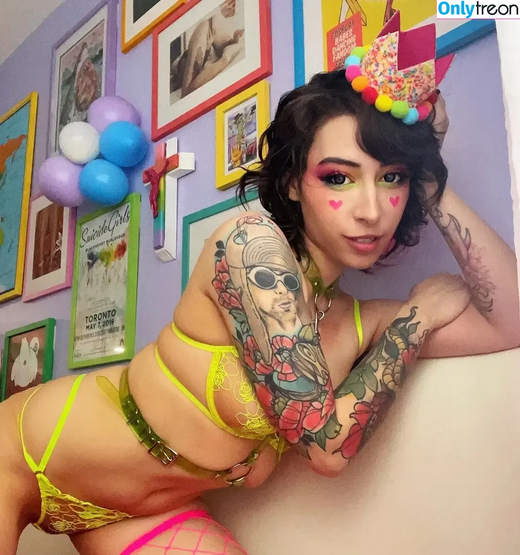 Skyhook Nova nude photo #0021 (SkyhookArt / skyhookarts / skyhooknova)