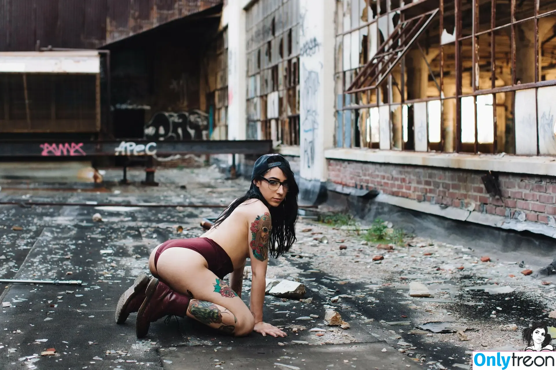 Skyhook Nova nude photo #0214 (SkyhookArt / skyhookarts / skyhooknova)