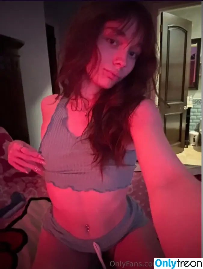 Skylar West nude photo #0011 (Skylarwest / nataliemillerx)