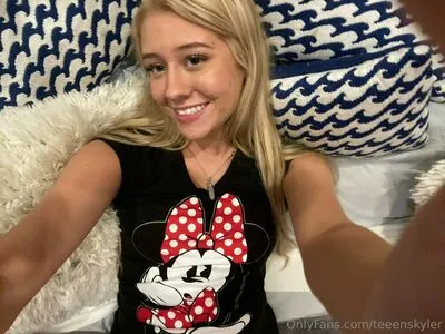 SkylerStormxo nude photo #0002