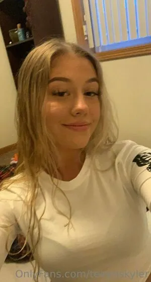 SkylerStormxo nude photo #0020