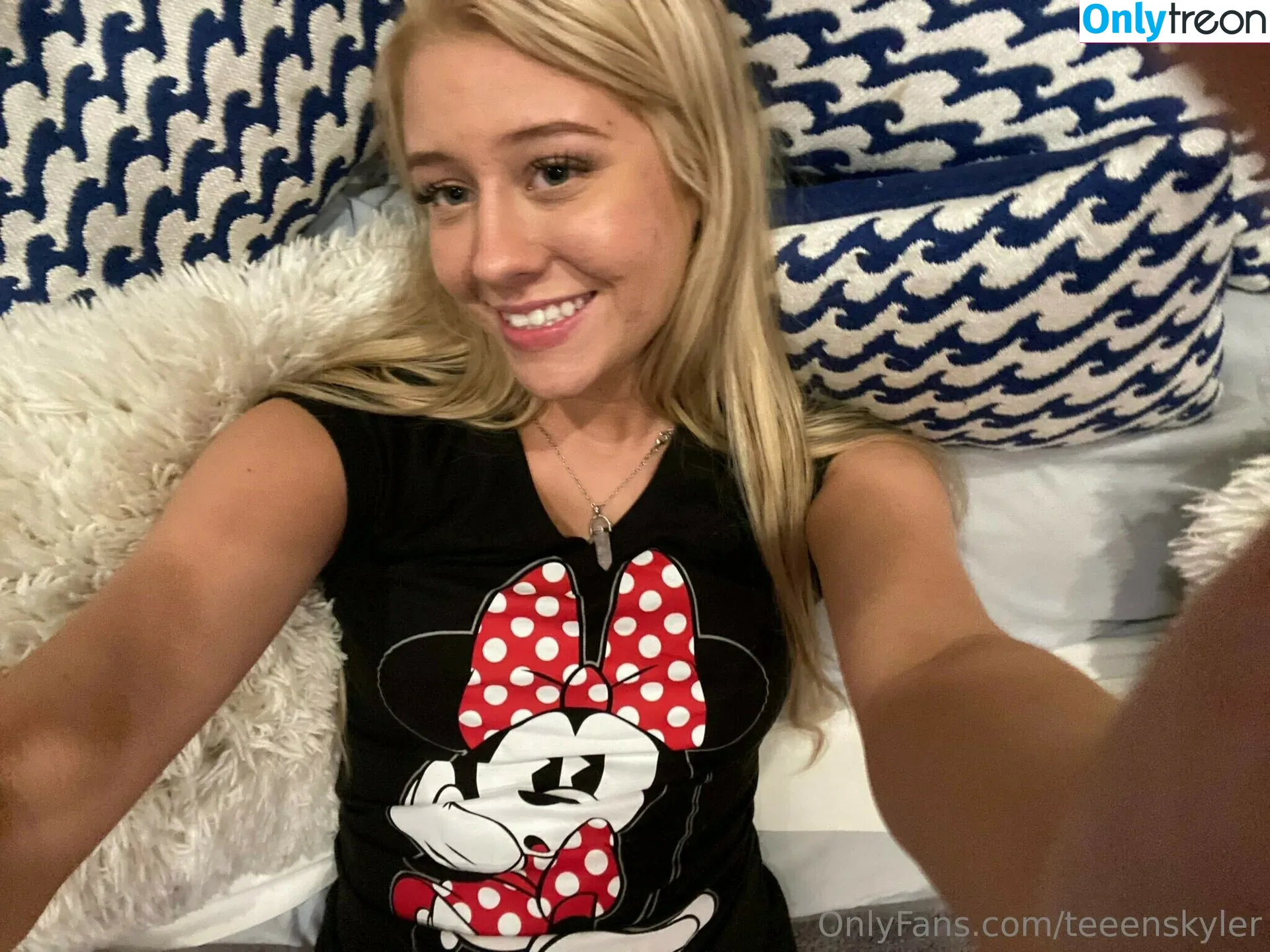SkylerStormxo nude photo #0002 (SkylerStormxo)