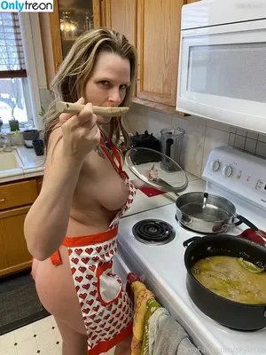 skylerxo / XOXOSkyler1 / _skyler_xo / snackingwithskyler nude photo #0379