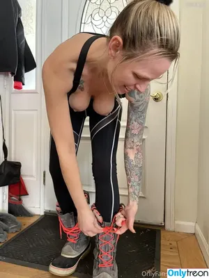 skylerxo / XOXOSkyler1 / _skyler_xo / snackingwithskyler nude photo #0770