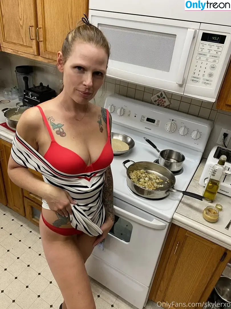 skylerxo nude photo #0123 (XOXOSkyler1 / _skyler_xo / snackingwithskyler)