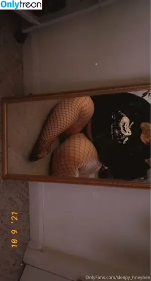 sleepy_hneybee / hney.bees nude photo #0007