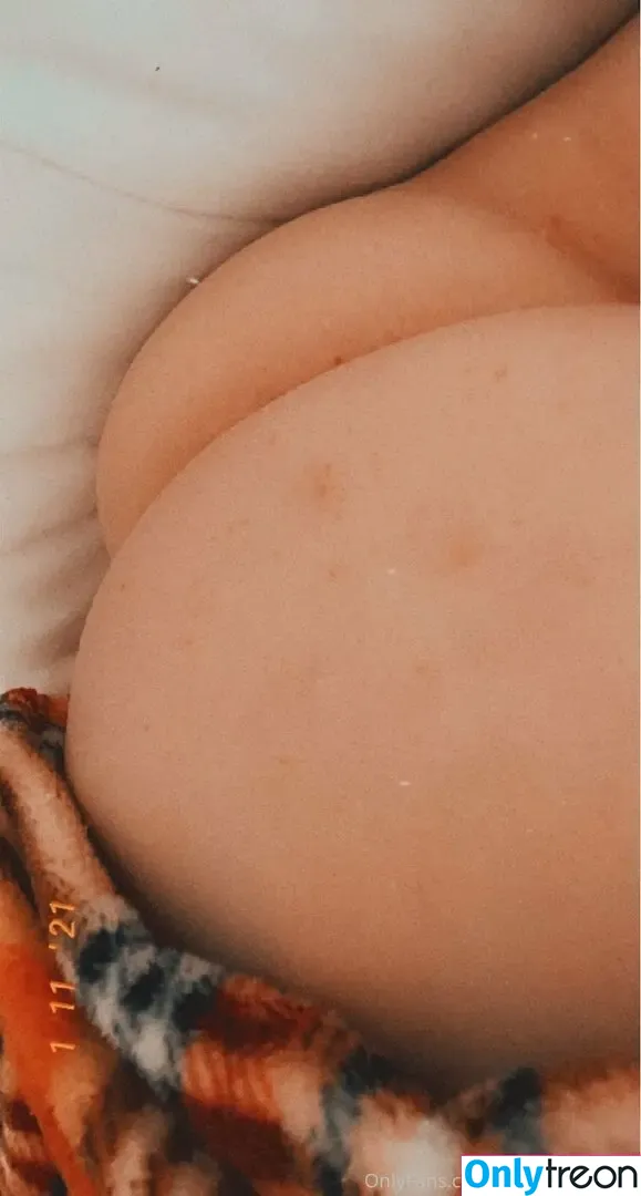 sleepy_hneybee nude photo #0020 (hney.bees)