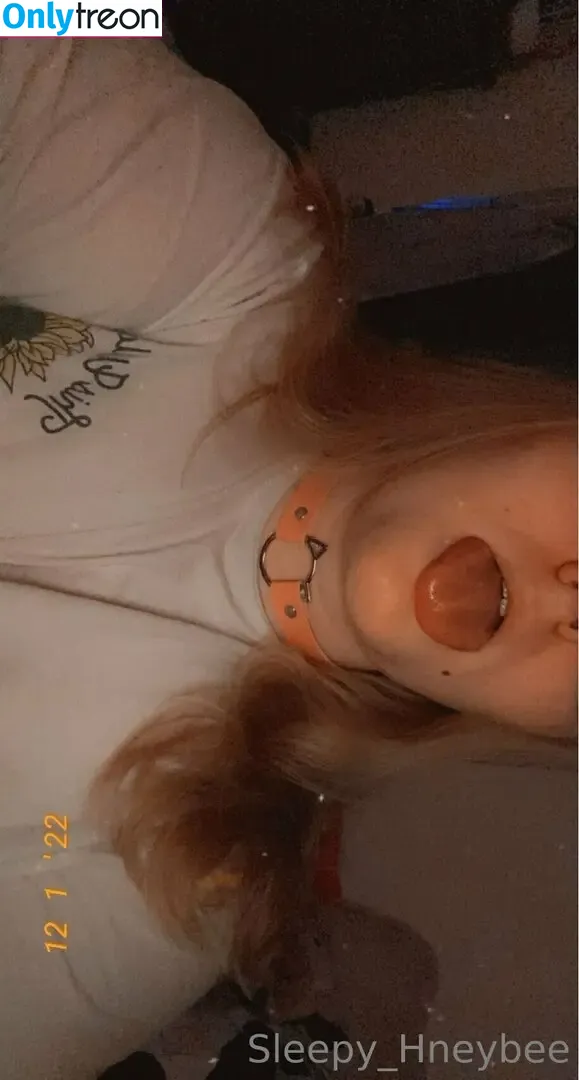 sleepy_hneybee nude photo #0074 (hney.bees)