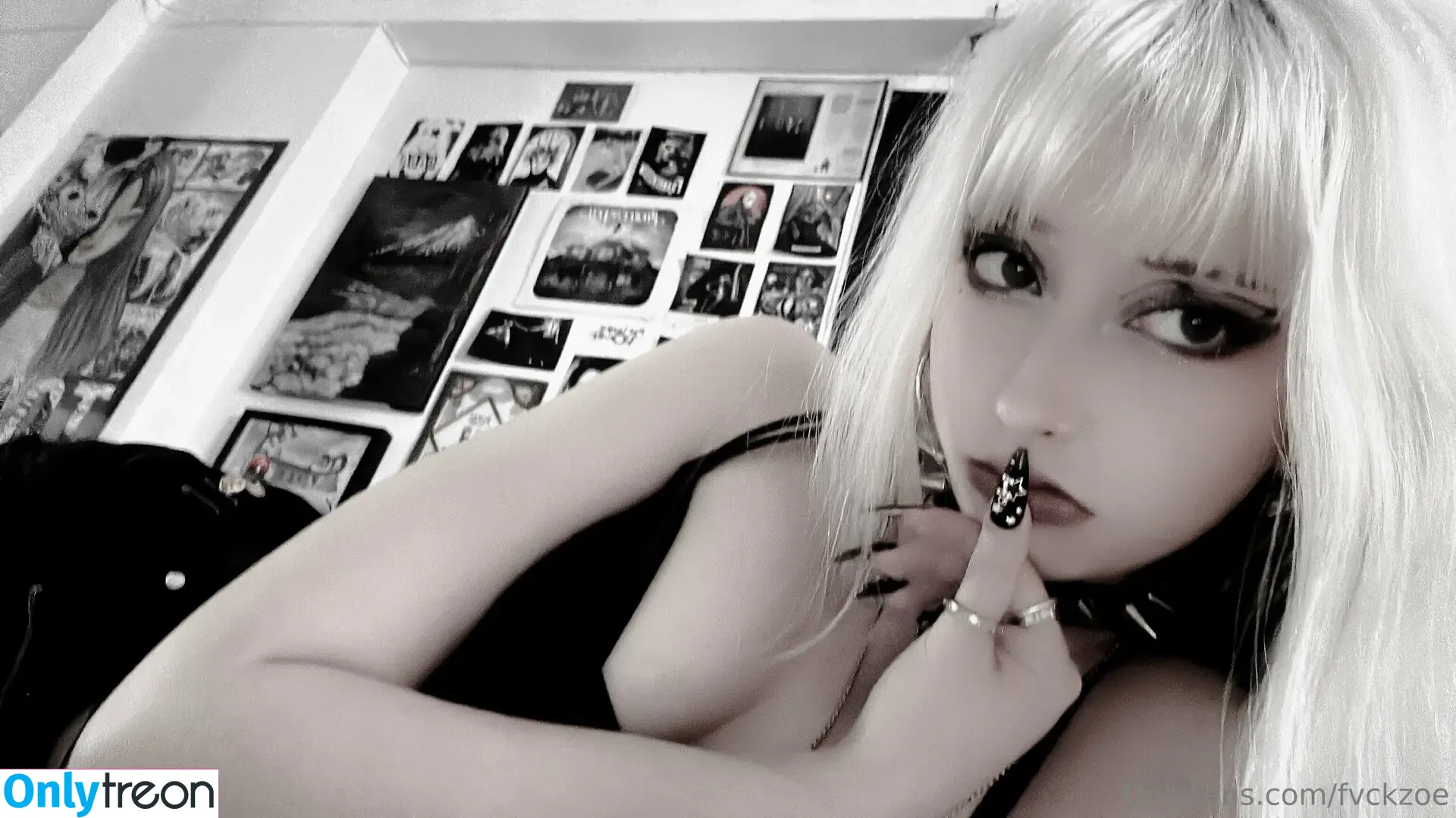 sleepy_mochi nude photo #0003 (sleepy_mochi)