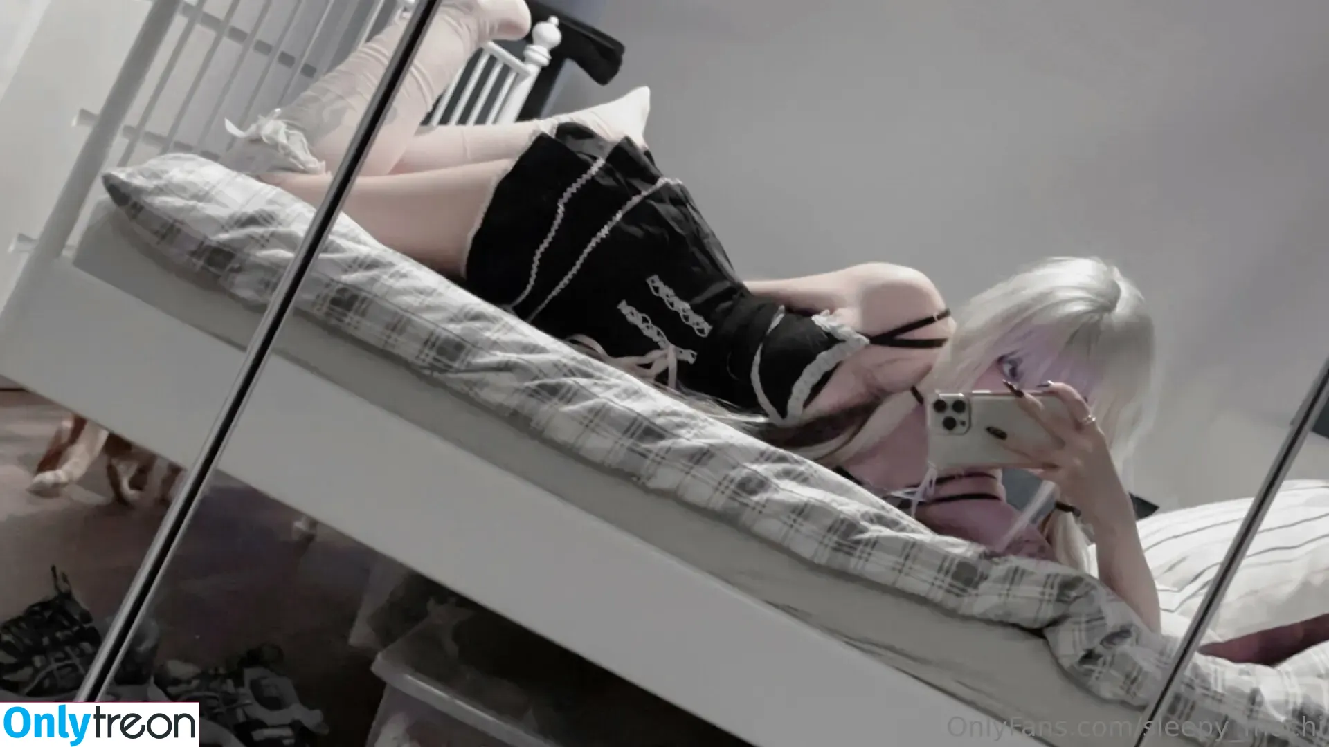 sleepy_mochi nude photo #0008 (sleepy_mochi)
