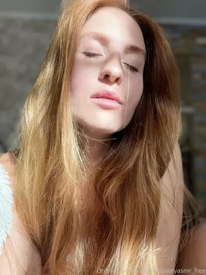 sleepybeautyasmr_free / sleepy_bumblebees nude photo #0025