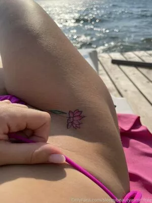 sleepybeautyasmr_free / sleepy_bumblebees nude photo #0054