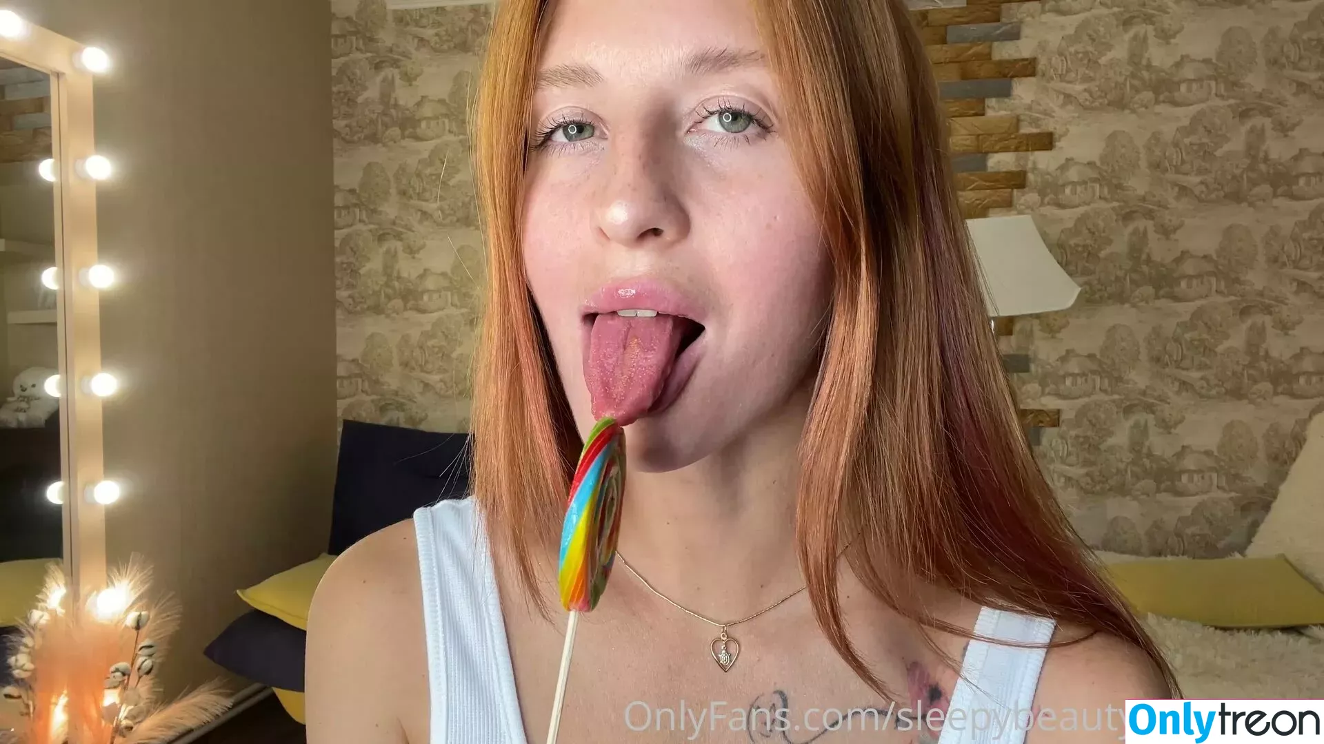 sleepybeautyasmr_free nude photo #0047 (sleepy_bumblebees)