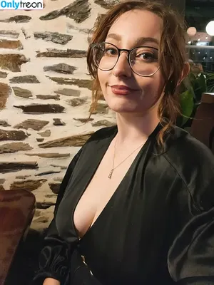 Slipperygoblin / sleepee_goblin / slipperyduckling nude photo #0001