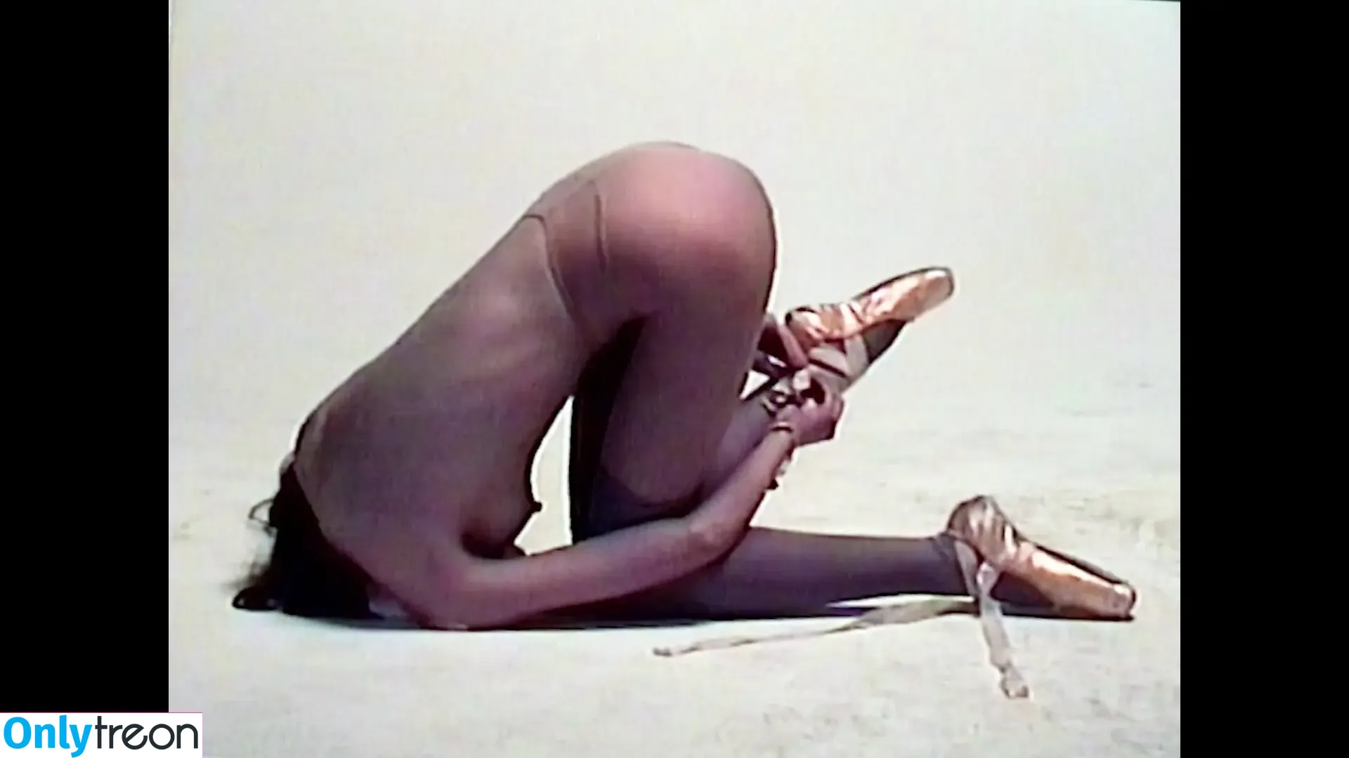 Slolphia nude photo #0012 (Slolphia)