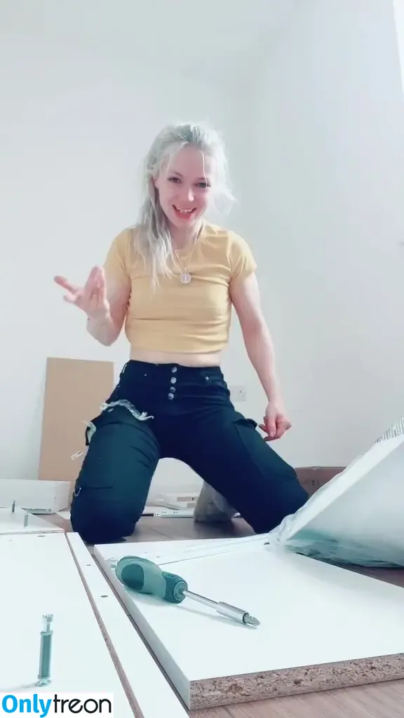 SmileyDani158 nude photo #0173 (Danuisa Grudzinska / danusiagrudzinska)