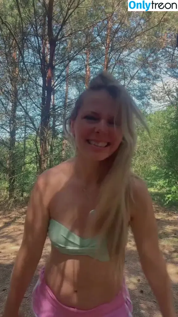SmileyDani158 nude photo #0426 (Danuisa Grudzinska / danusiagrudzinska)