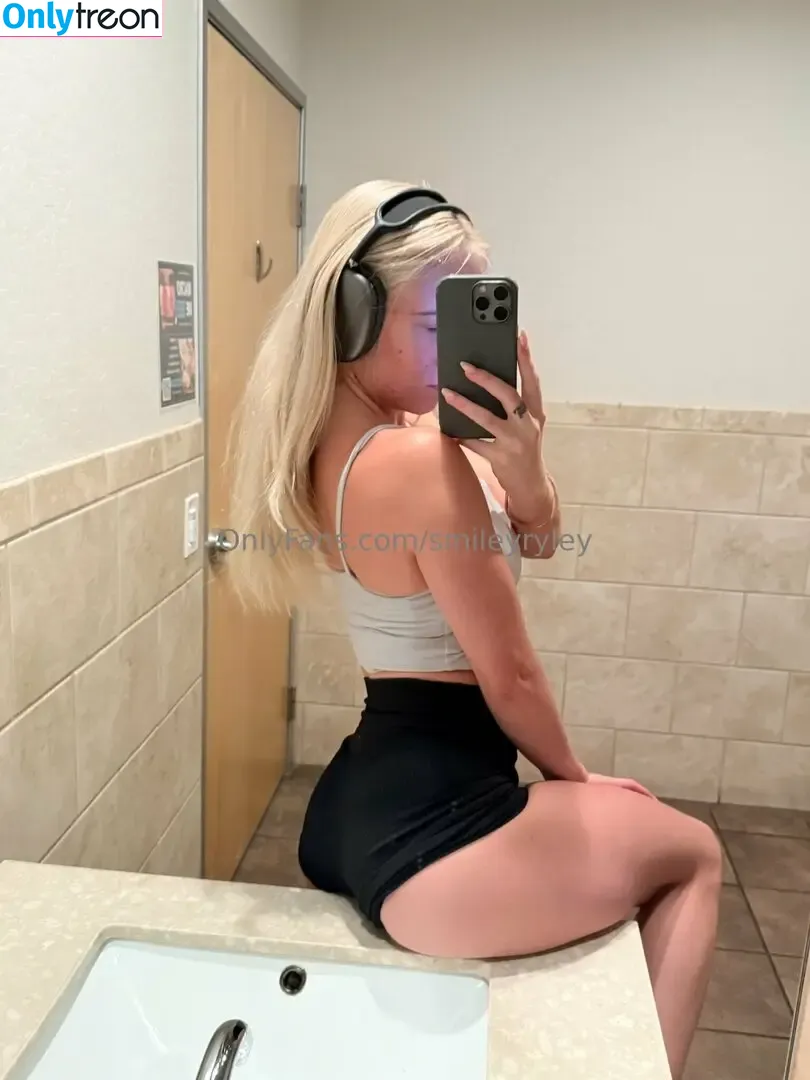 smileyryley nude photo #0028 (smileyrileyd)