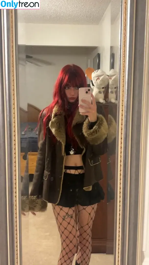 Snickerbitch nude photo #0007 (Sam / Silkgarbage / snickersiren)