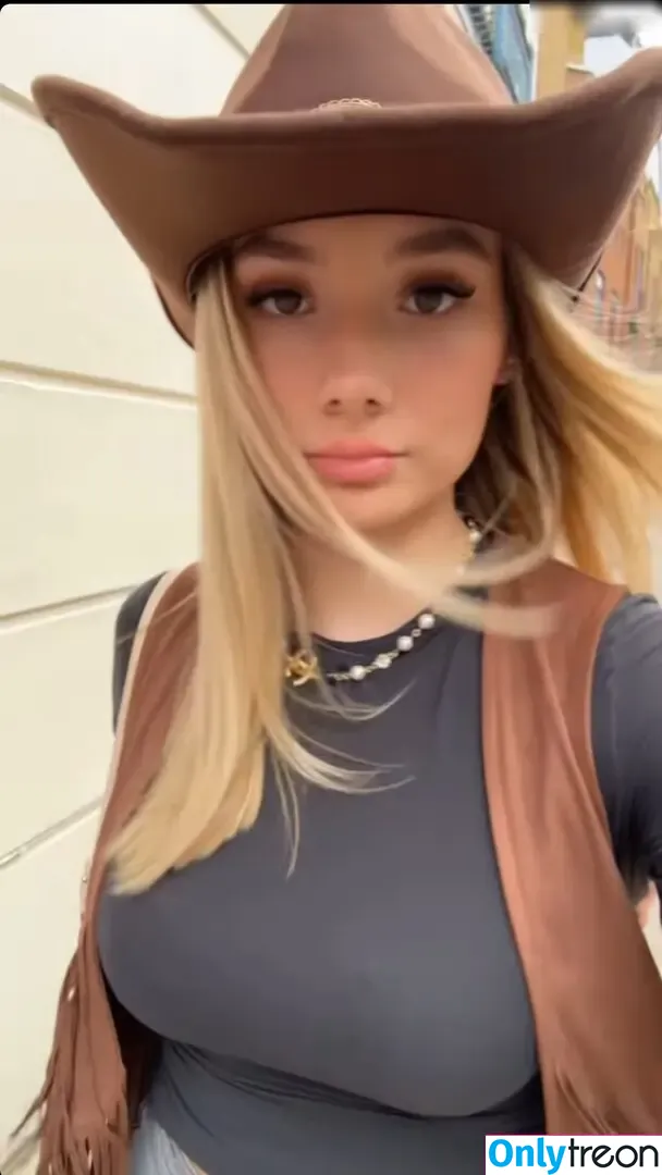Snipsska nude photo #0121 (Snipsska)