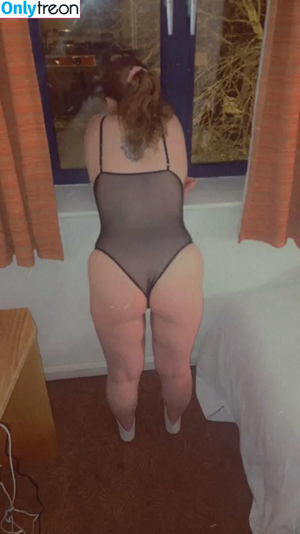 Snowbunnysoph nude photo #0001 (thickfitsteph)
