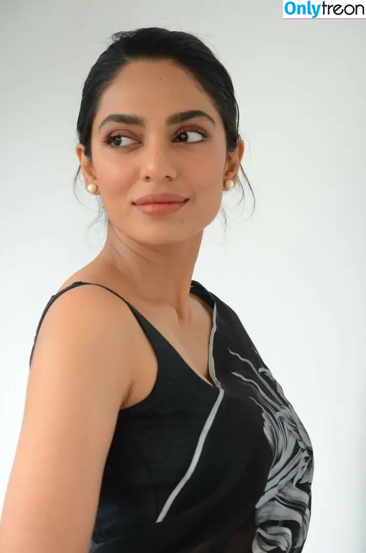 Sobhita Dhulipala nude photo #0004 (sobhitad)
